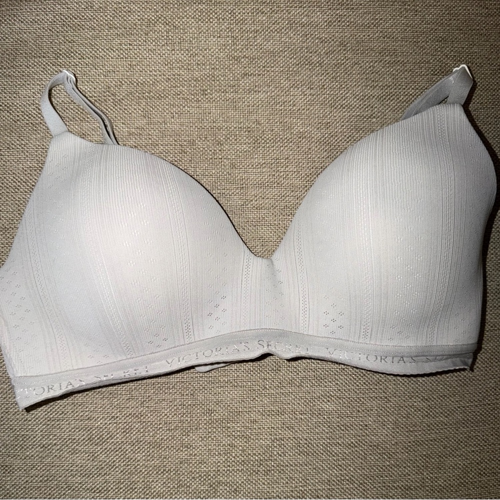 Victoria's Secret White Molded Wireless Bra
